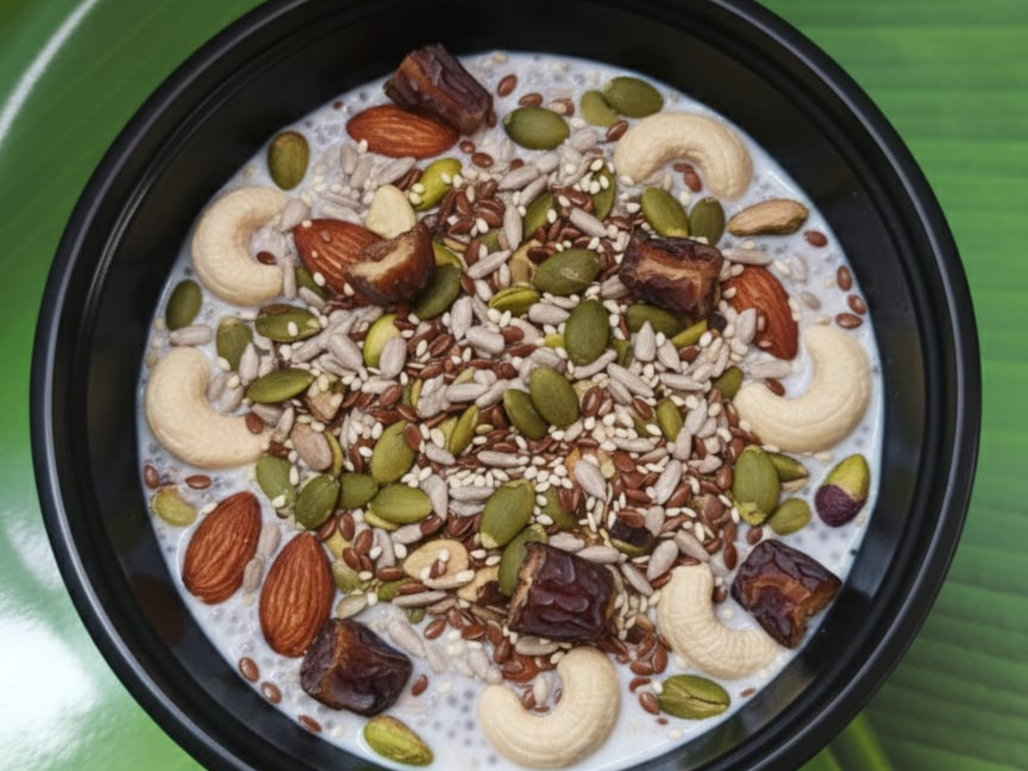 Oats Chia Nut Bowl